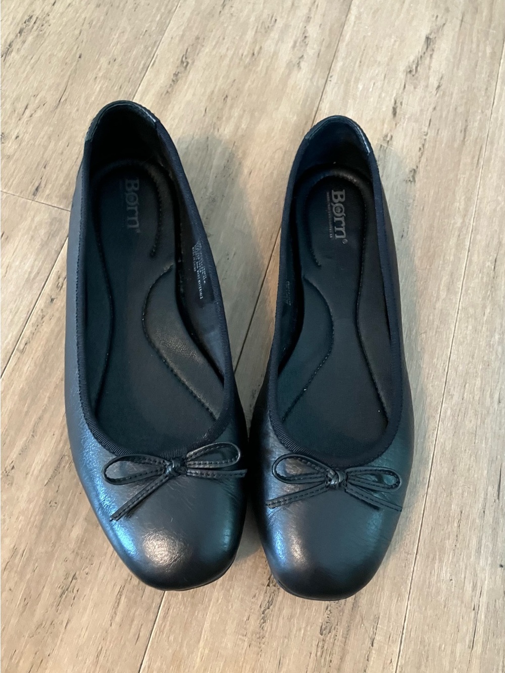 Born soft leather women’s black ballet flats size 10